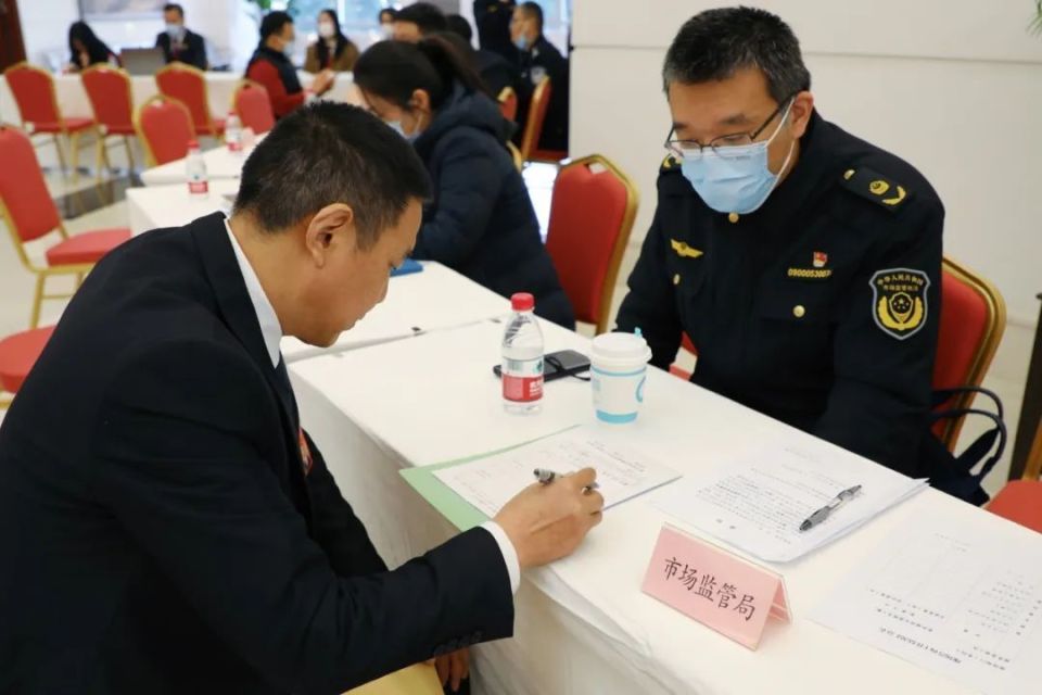 长宁区人大代表、政协委员聚焦食品安全监管 回应关切，筑牢防线